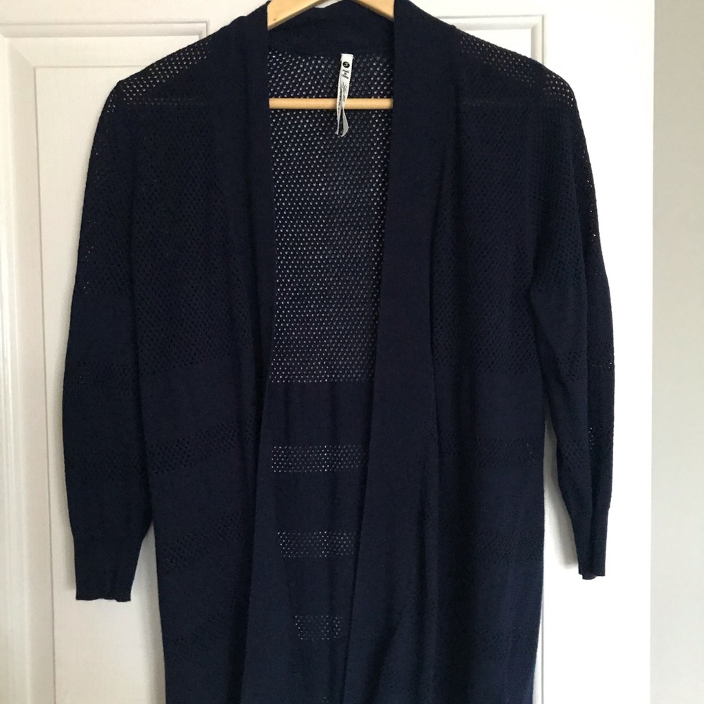 🦄 2/$15 🦄 Leo and Nicole cardigan